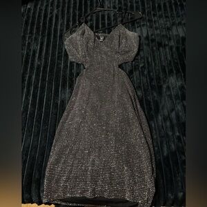 Beautiful sequin dress worn once! Can fit as a small / medium!